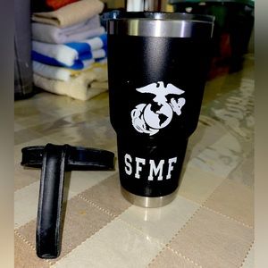 Yeti 30oz tumbler with accessories